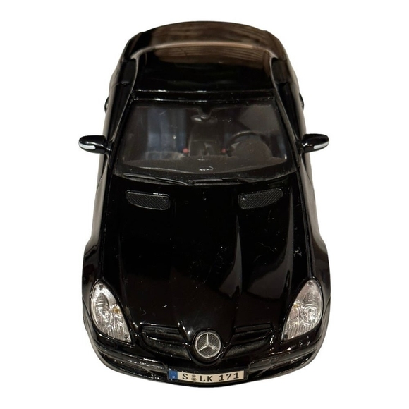 Maisto Model Car Mercedes Benz SLK Black 1:18 Scale Model Car Diecast Model Car - Picture 1 of 6